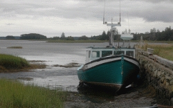 Lobster Boot bei Niedrigwasser
